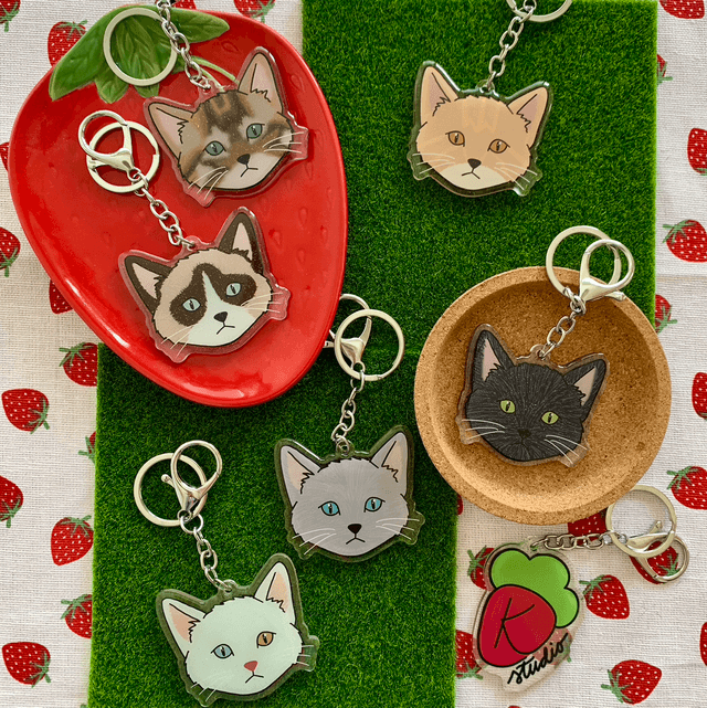 CAT keychain - Gray