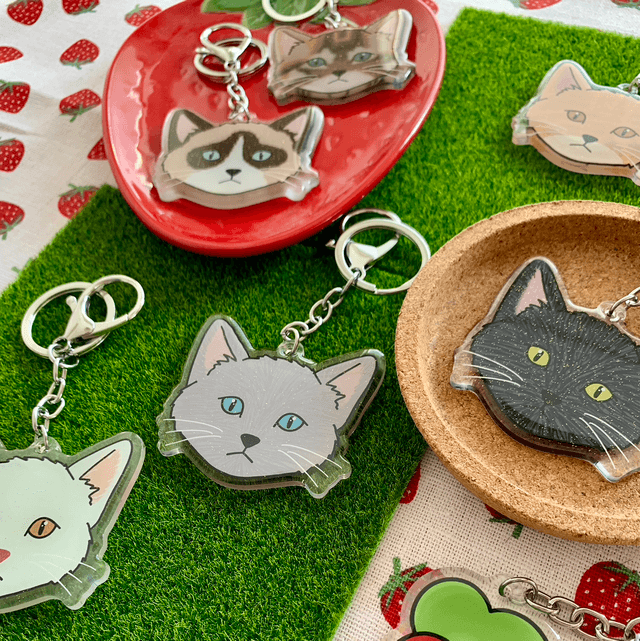 CAT keychain - White