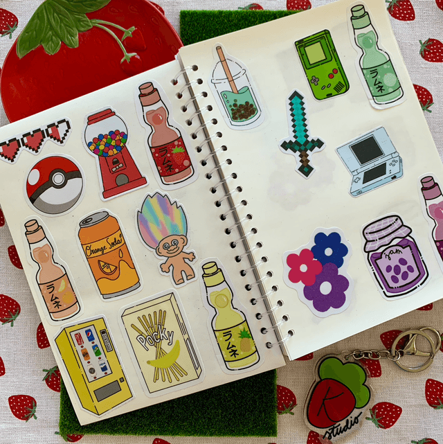 STICKER BOOK - Susuwatari