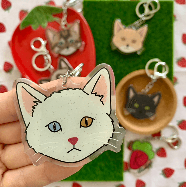 CAT keychain - White